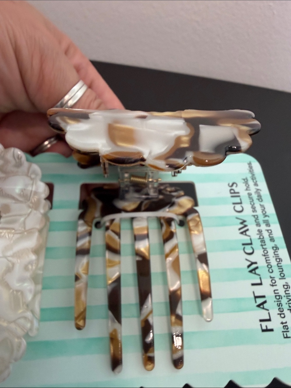 Sunday State | Neutral Iridescent Flat Lay Claw Clip Set 🤎 - Picture 4 of 6